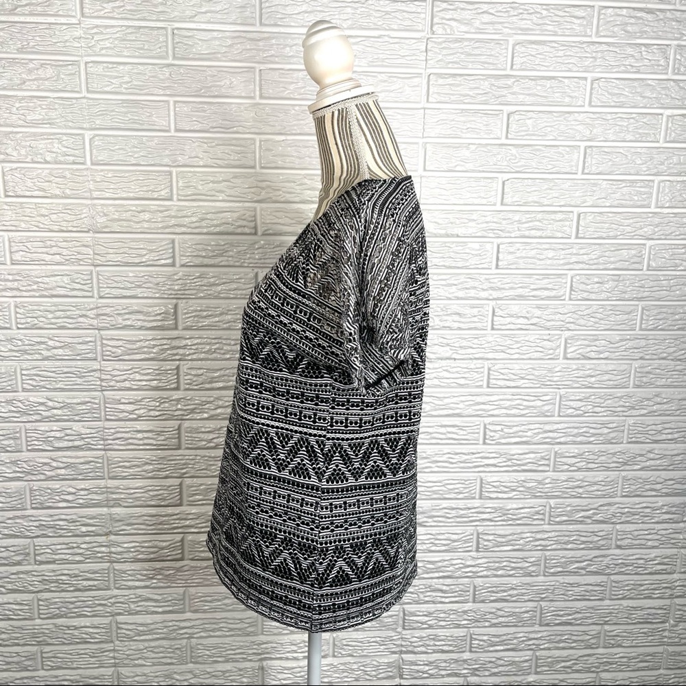 Christopher & Banks Black White Laser Cut Circle Stripes Chevron Top Small - Picture 5 of 6